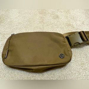 Lululemon Everywhere Beltbag
